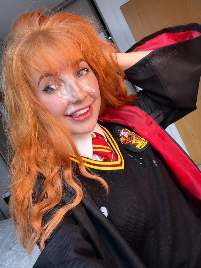 The best part about being at Hogwarts is the magic wands I get to put in my mouth. Who’s next? 💦👩🏻‍🦰